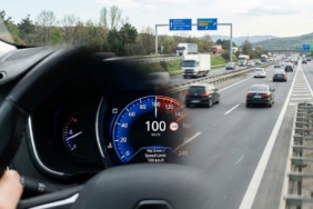 Avrupa Otoyollarında 100 km/s Hız Sınırı Önerisi Yakıt Tüketimi Tartışmalarını Başlattı